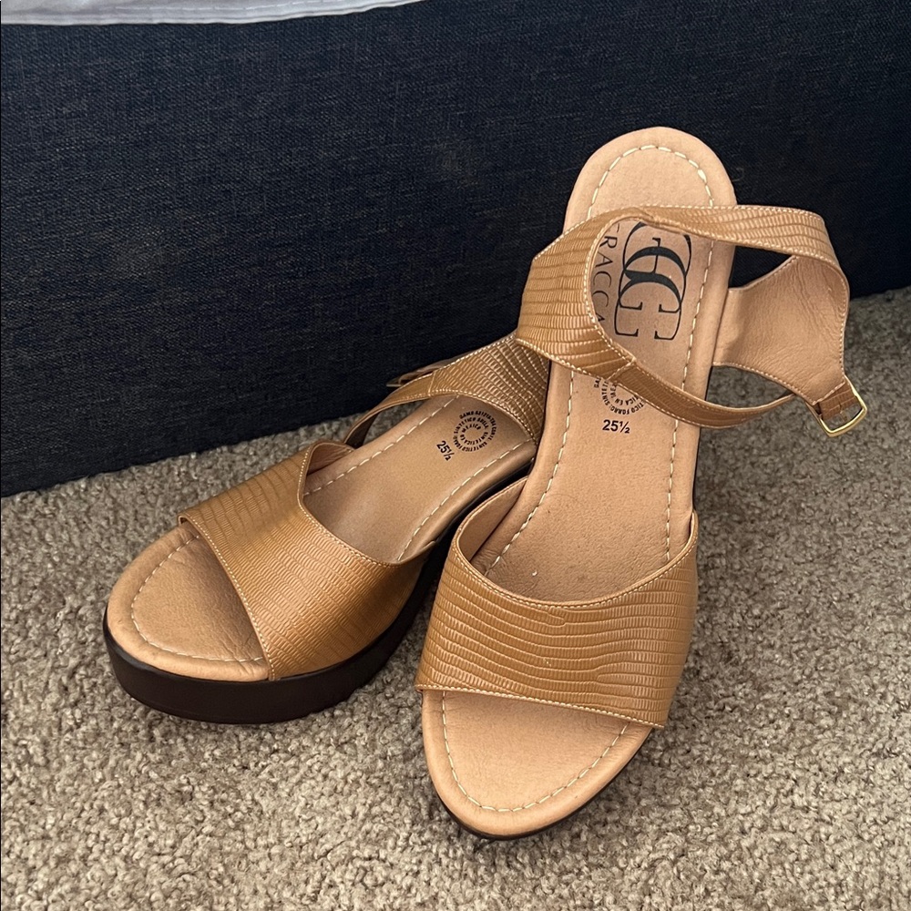 Women's Tan Sandals